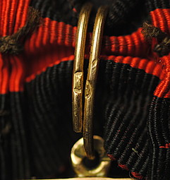 Знак Ордена Святого равноапостольного князя Владимира крест 4-й степени с мечами золото