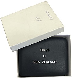 Монета 2 доллара 2005 Птицы Новой Зеландии - Желтый попугай Острова Кука