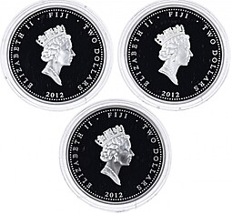Набор монет 2 доллара 2012 "корона Александр II" Фиджи в футляре 