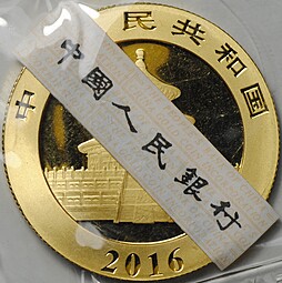 Монета 200 юаней 2016 Панда Китай (запайка)